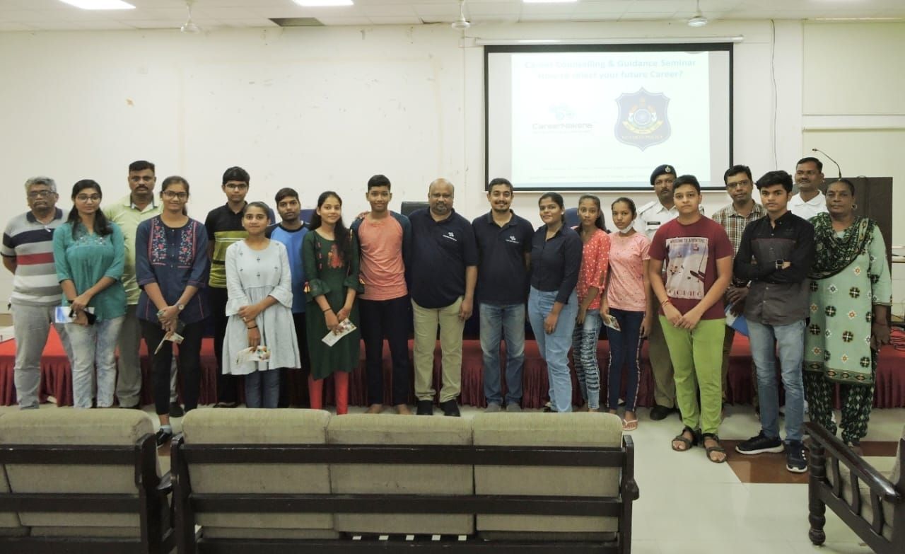 Unlock Your Potential: Expert Career Counselling for Working Professionals with CareerNaksha